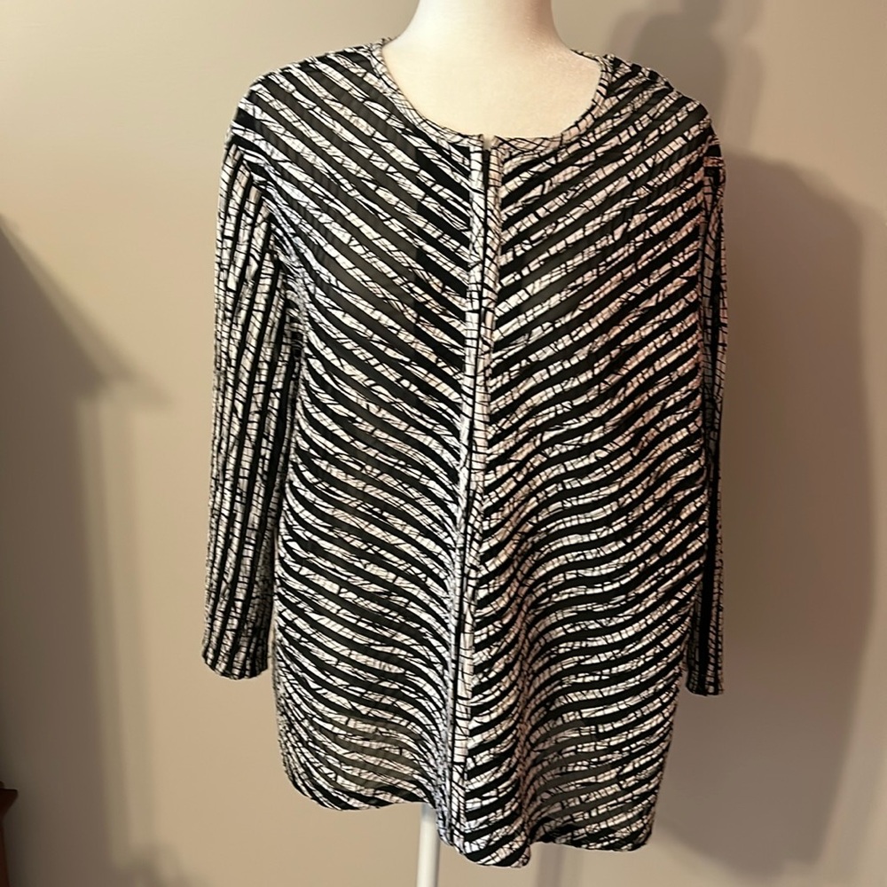 Chicos size 3 travelers black-and-white summer jacket